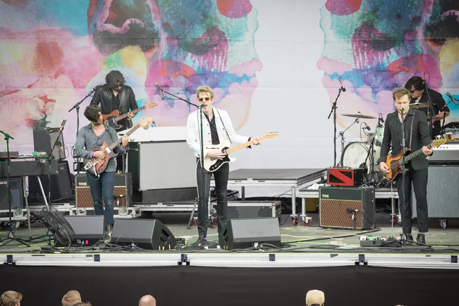 Spoon band photograph