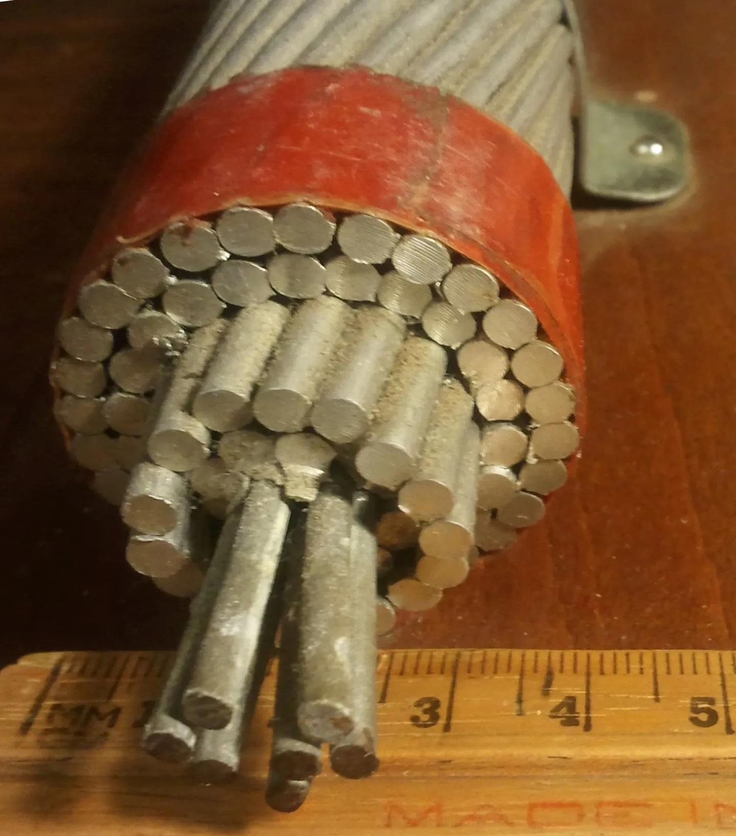 Wire band photograph